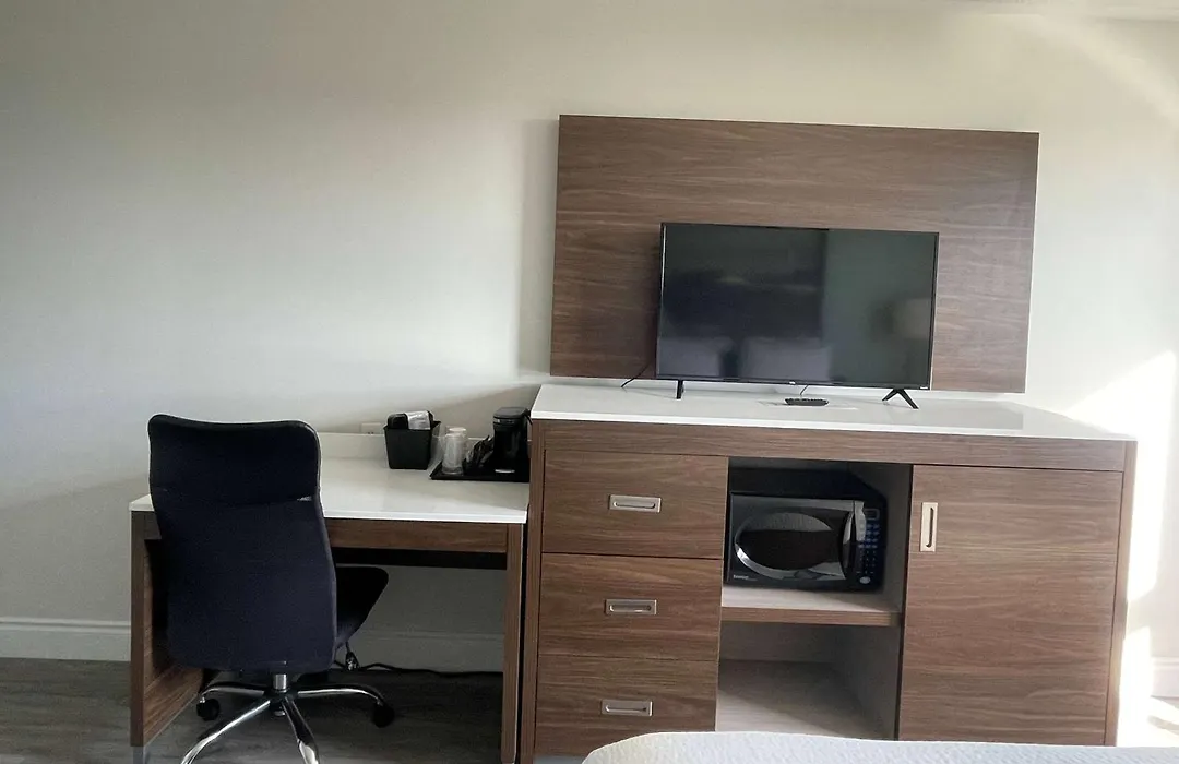 Super 8 By Wyndham Peterborough-1